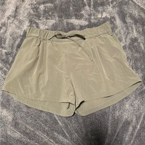 Lulu size 8 shorts